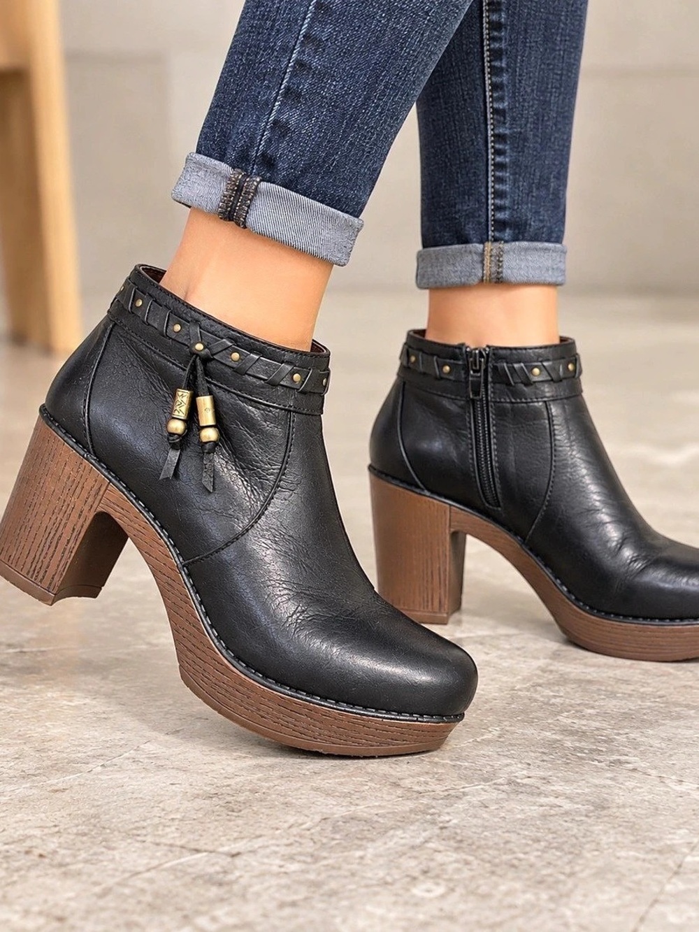 Dansko Women 39 8.5-9 Black Leather Ankle Boots Platform Clog Block Heel Studded